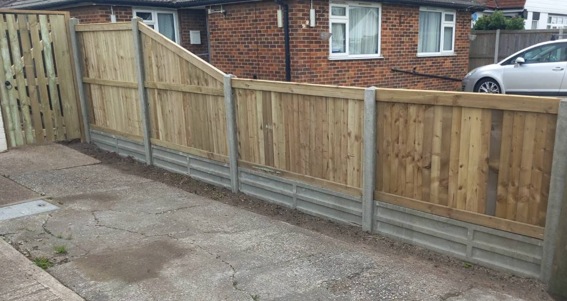 Stepped closeboard fencing along a driveway, Kent