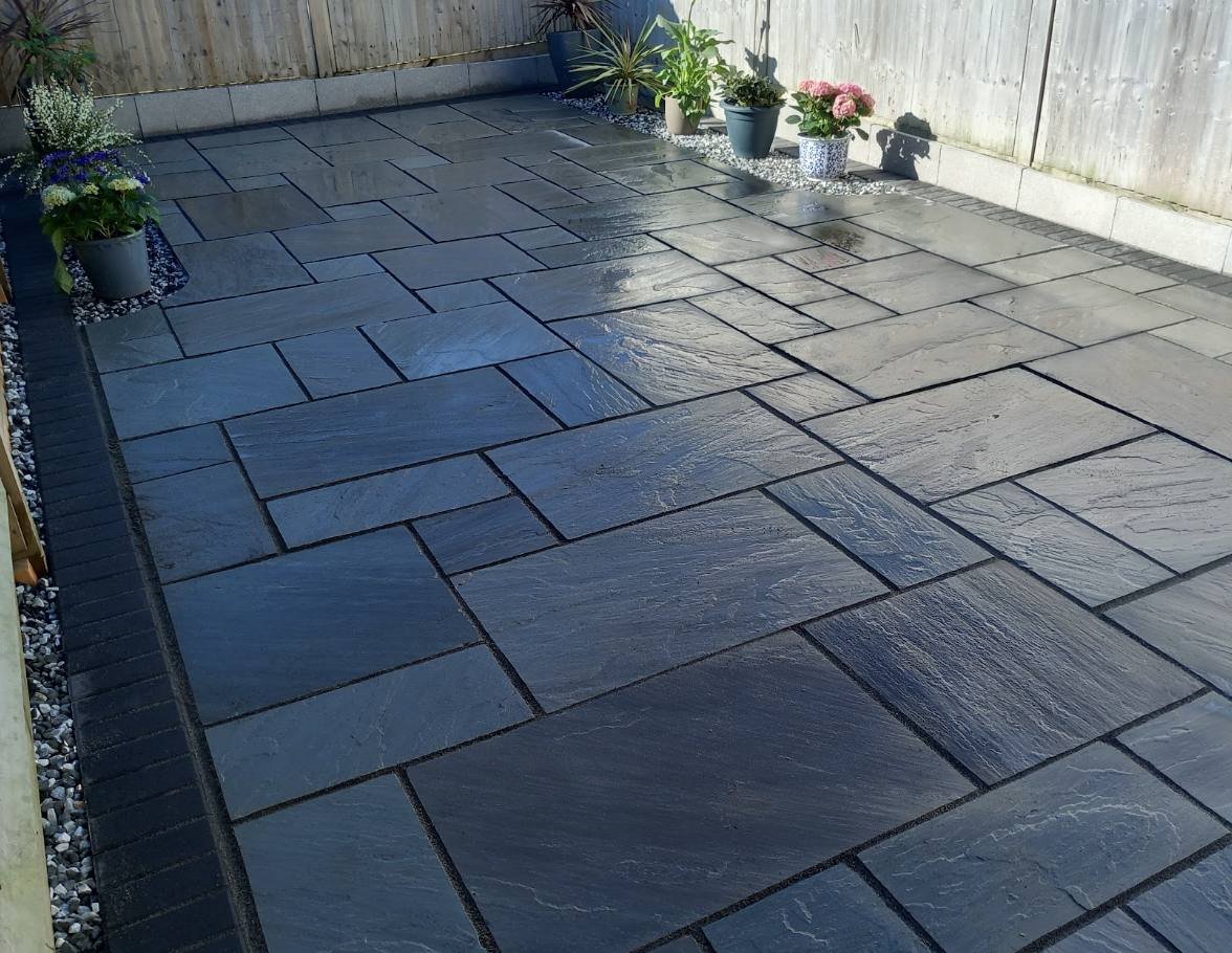 Dark slate patio seating area with planters, Kent